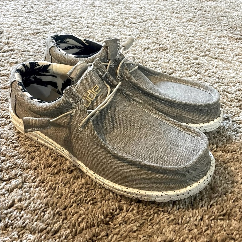 Mens Hey Dude Wally Stretch Size 10. Like new!